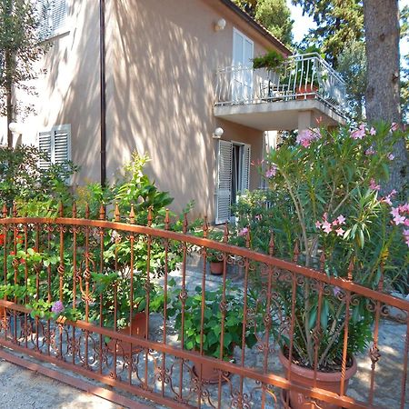 Adrienn Apartments Stari Grad  Ngoại thất bức ảnh