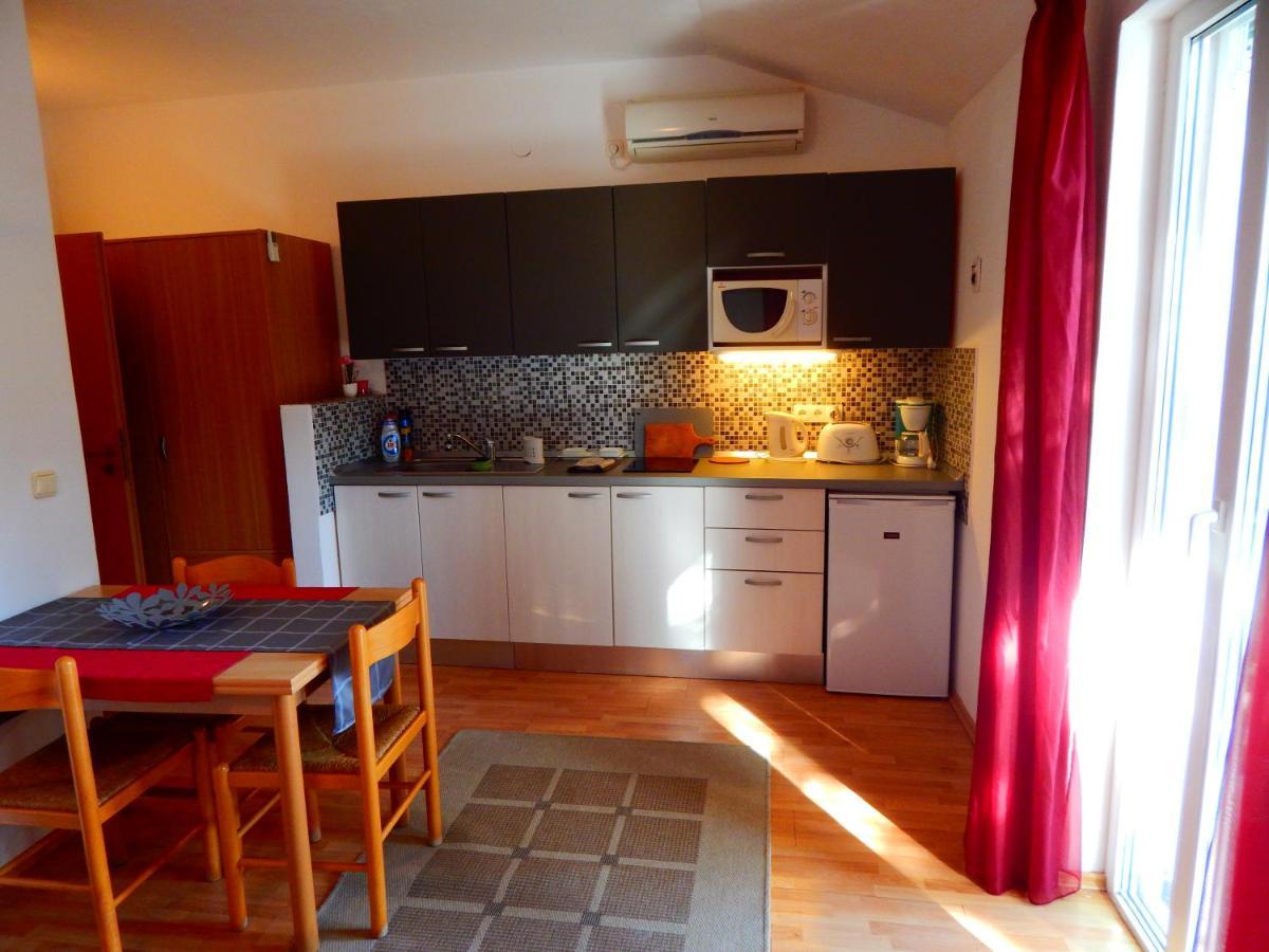 Adrienn Apartments Stari Grad  Ngoại thất bức ảnh