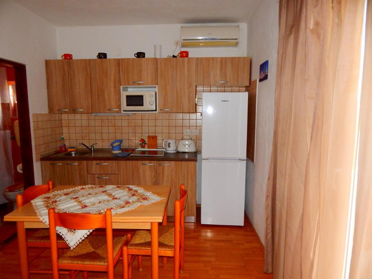 Adrienn Apartments Stari Grad  Ngoại thất bức ảnh