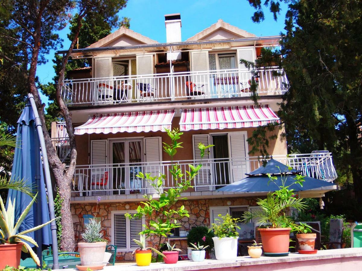 Adrienn Apartments Stari Grad  Ngoại thất bức ảnh
