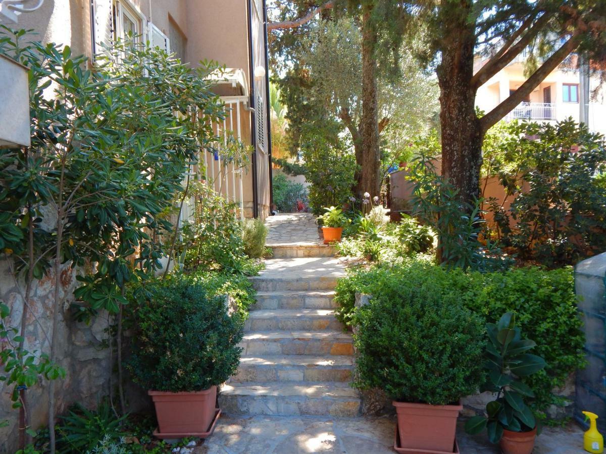 Adrienn Apartments Stari Grad  Ngoại thất bức ảnh